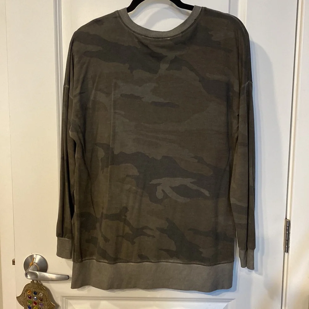 Dantelle Camouflage Side Slit Hi Lo Hem Sweatshirt Top. Excellent condition s/m - Picture 2 of 5